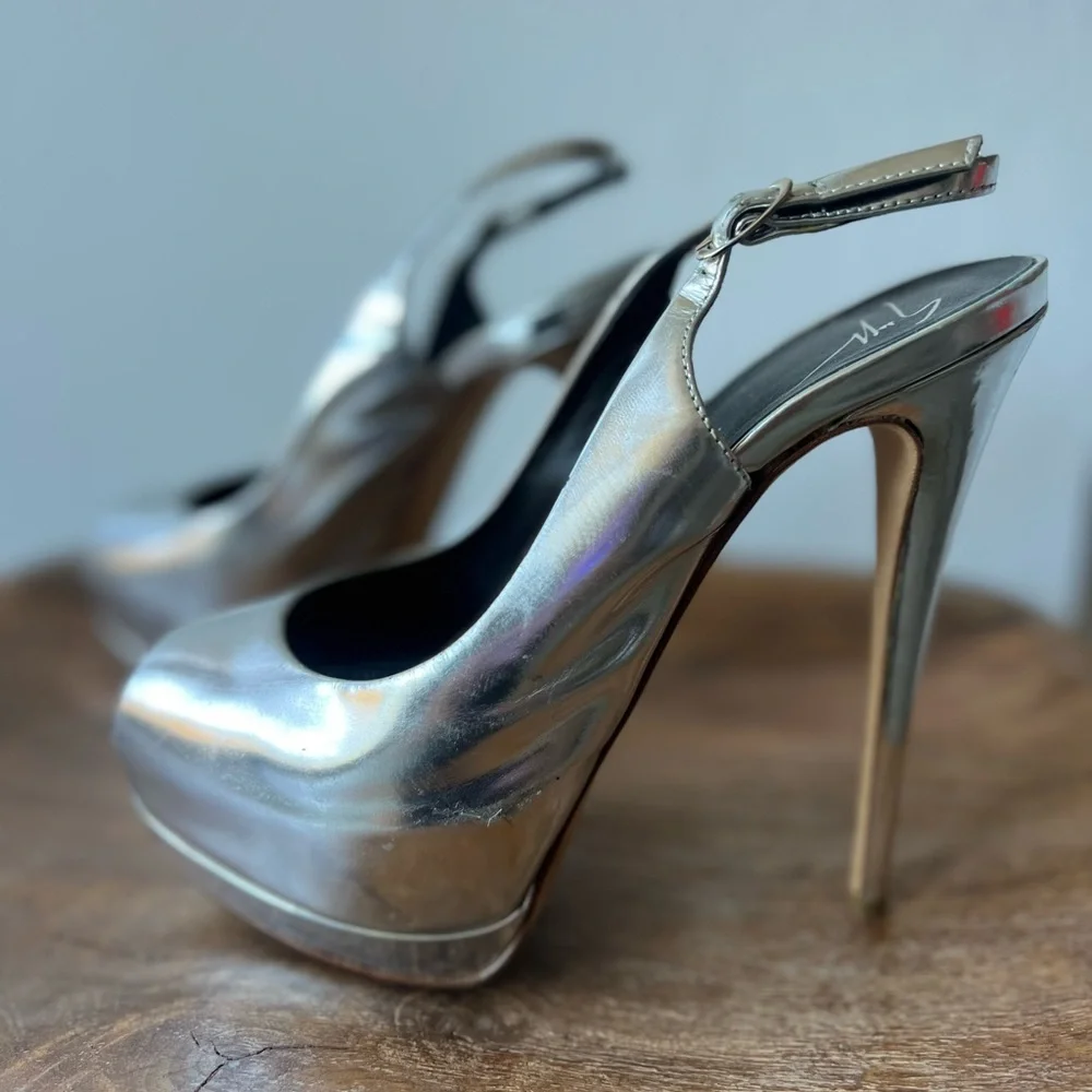 Giuseppe Zanotti Silver Heels with Sleek Design - Picture 4 of 10